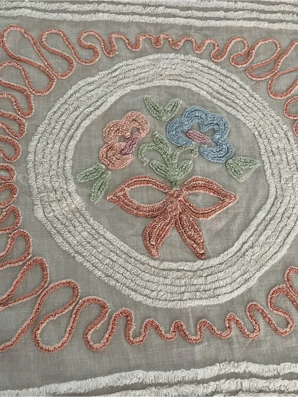 Vintage Chenille Bedspread Floral Cottage Pink Scroll Full/Queen 101x91